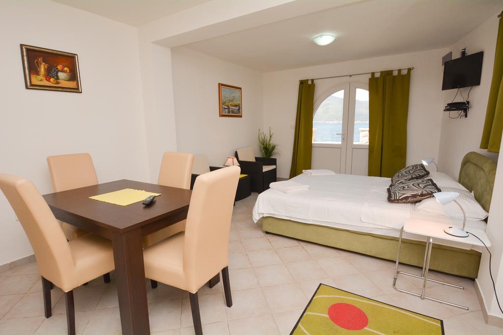 Leut Apartments Tivat Exterior photo