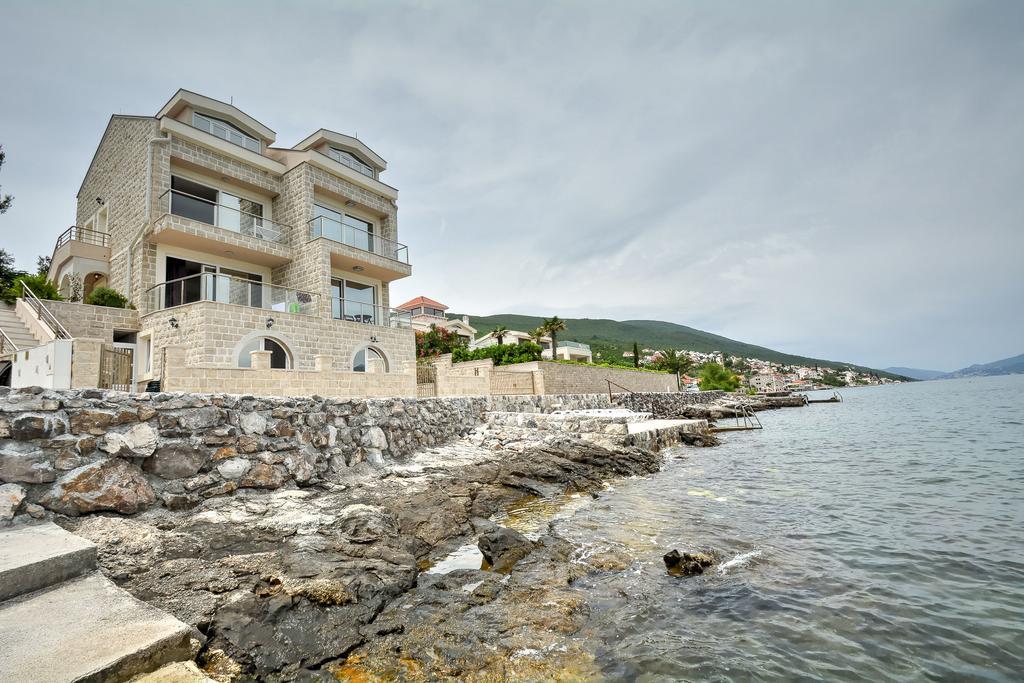 Leut Apartments Tivat Exterior photo