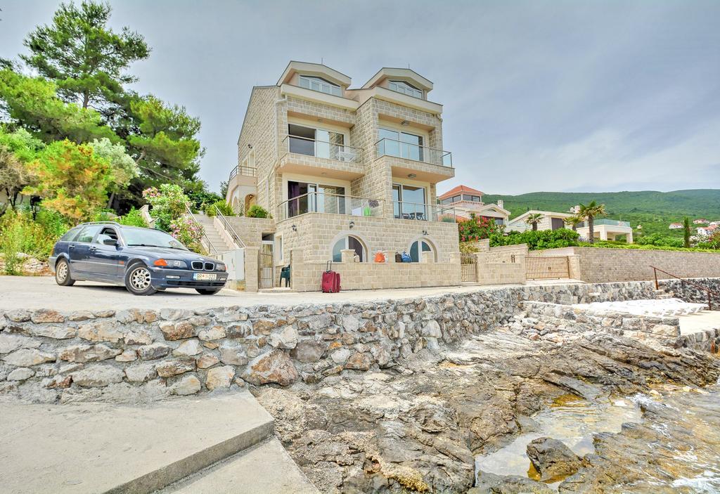 Leut Apartments Tivat Exterior photo